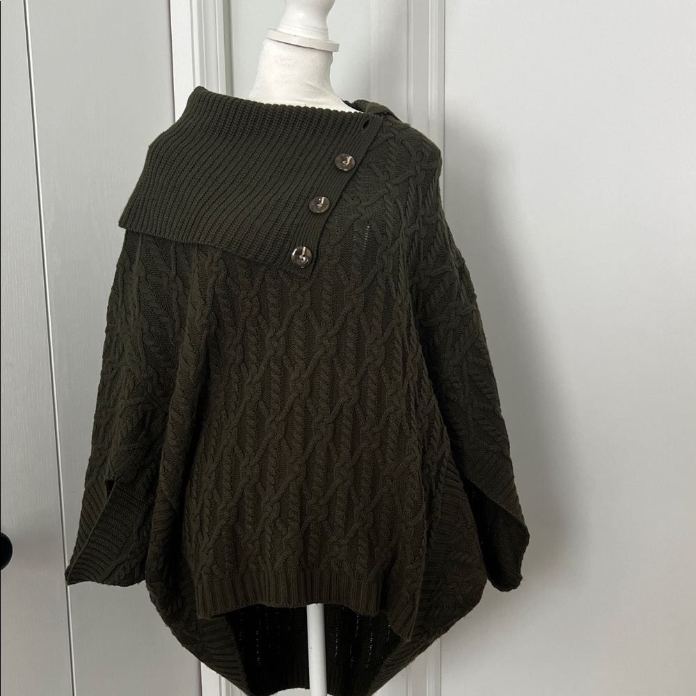 Design History Olive Cable-Knit Button Collar Poncho
